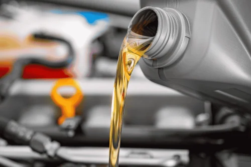 Diferentes tipos de aceites de motor y filtros disponibles para cambio de aceite en Curicó mostrando opciones mineral sintético y semi-sintético